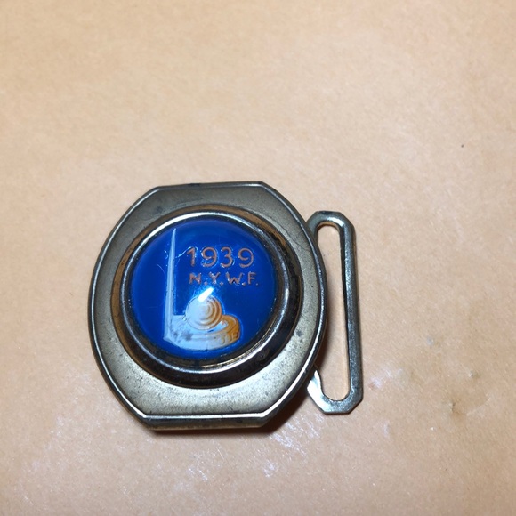 Rare! Vintage 1939 NY Worlds Fair belt buckle - Picture 1 of 2